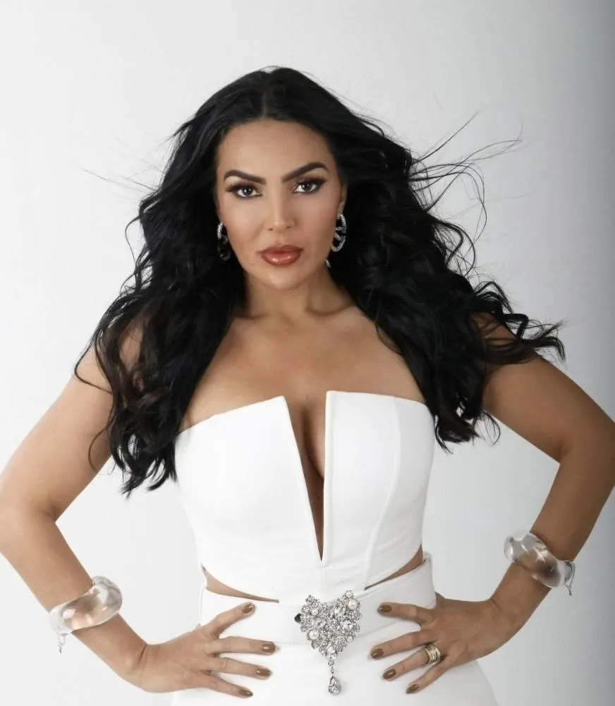 GARDÊNIA CAVALCANTI: ELEGÂNCIA QUE VEM DA ESSÊNCIA