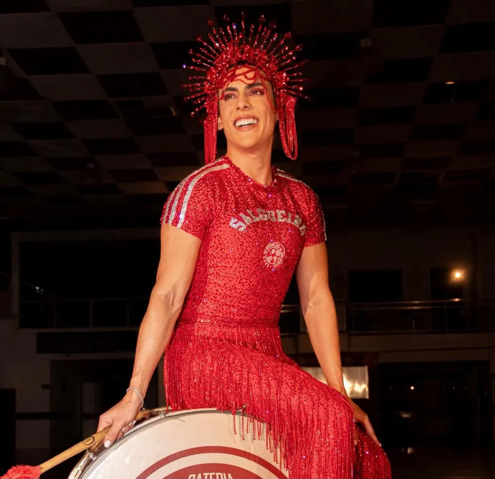 FELIPE THEODORO É ANUNCIADO COMO MUSO DO SALGUEIRO PARA O CARNAVAL 2027